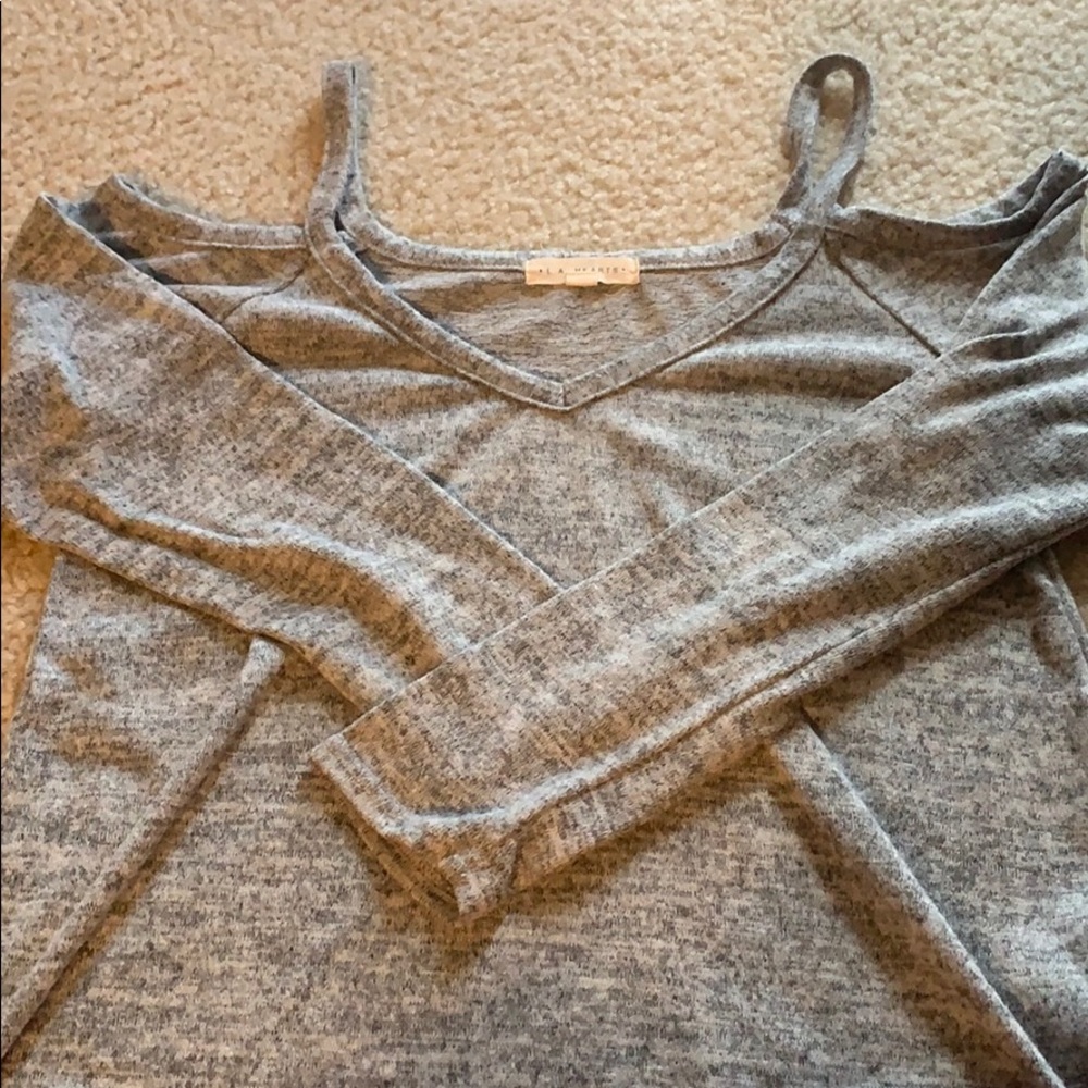 cut out gray long sleeve XS